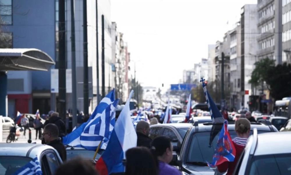 Πορείες - Αθήνα: Ουκρανία στο Σύνταγμα, Ρωσία στη Συγγρού - Δείτε φωτογραφίες